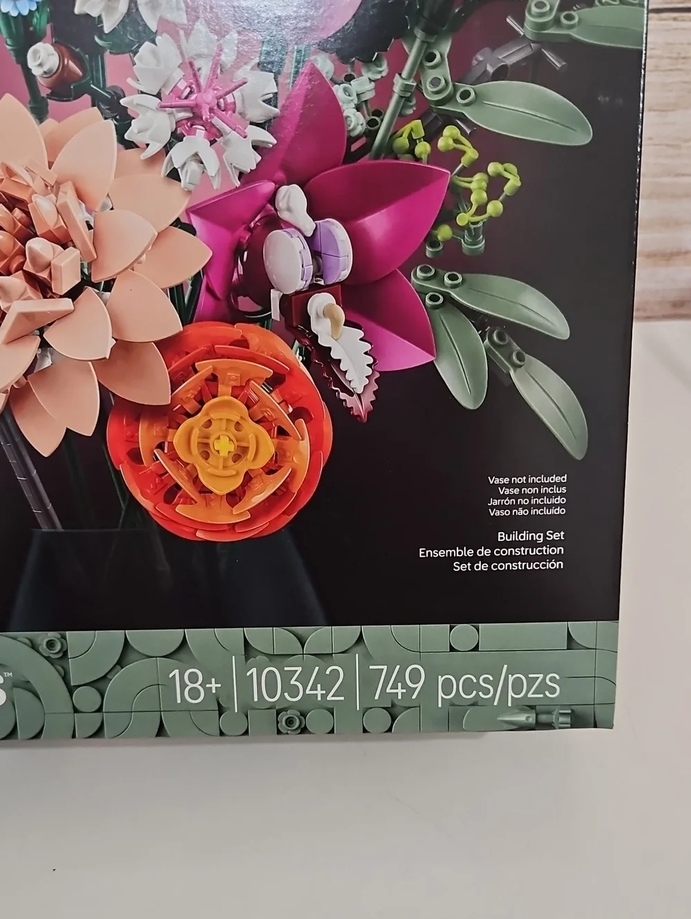 NIB LEGO Pretty Pink Flower Bouquet - Pink and Peach Botanical Set
